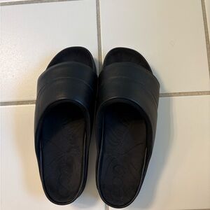 Saysh Black Slide Sandals